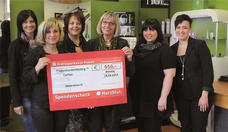 Bei der Scheckübergabe im Mendiger Frisörsalon Generation H (v.l.): Nicole Heidger, Hatice Urkay, Astrid Klasen, Klaudia Racke-Hackenbruch, Sabrina Saftig und Sarah Rogge. Caritas Zentrum