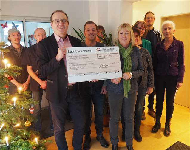 Bei der Scheckübergabe (vorn von links): Rudi Frick, Michael Bungarten und Christiane Heinrich-Lotz.Foto: HH