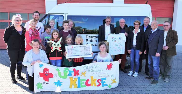 Bei der Scheckübergabe war die Freude groß. Foto: LC Rhein-Wied