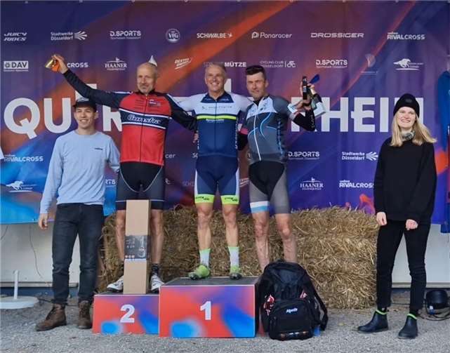 Bei der Siegerehrung: 1. Platz Fergus Neher, 2. Platz René Ristau und 3. Platz Ralf Kropp. Foto: privat