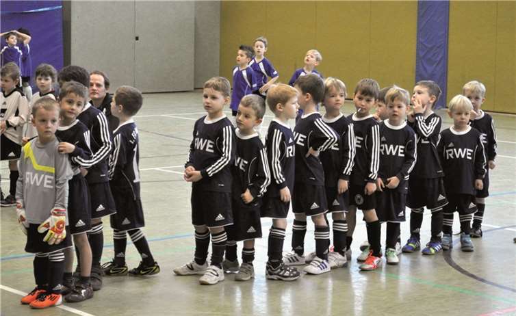 Bei der Siegerehrung die Bambinis des 1. FC Rheinbach. privat