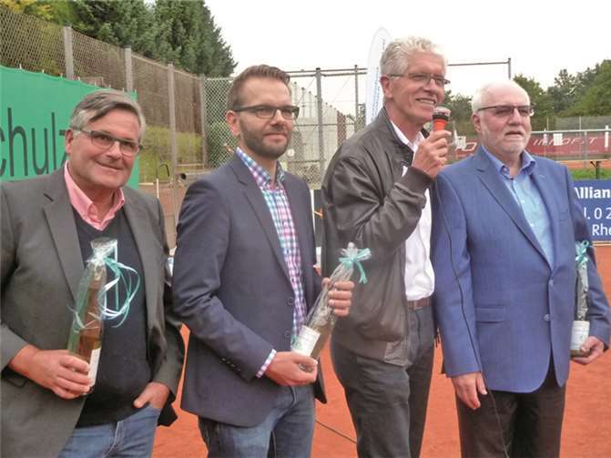 Bei der Siegerehrung durch die Verantwortlichen und Sponsoren gab es an diesem Tag nur höchst zufrieden Gesichter.