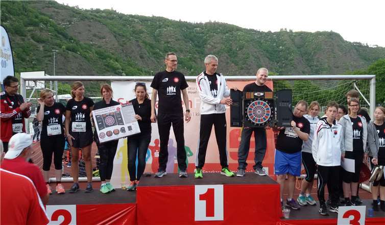 Bei der Siegerehrung durfte das Mondlauf-Team den Sonderpreis entgegennehmen.  privat