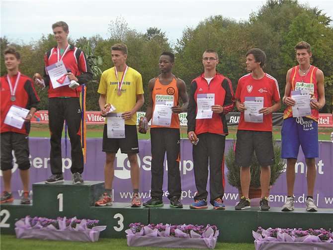 Bei der Siegerehrung konnte sich Charbin Kleemann (4.v.l.) über einen tollen vierten Platz freuen.privat