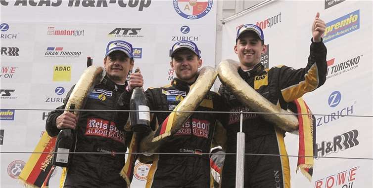 Bei der Siegerehrung (von links): Ivan Jacoma, Christian Schmitz und Manuel Metzger.Werner Röder/MSC Adenau