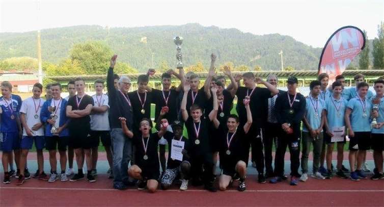 Bei der Siegerehrung waren natürlich nur fröhliche Gesichter zu sehen.privat