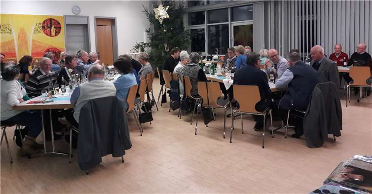 Bei der Silvesterfeier fand auch wieder die große Christbaumversteigerung statt.Foto: Kolpingsfamilie Gladbach