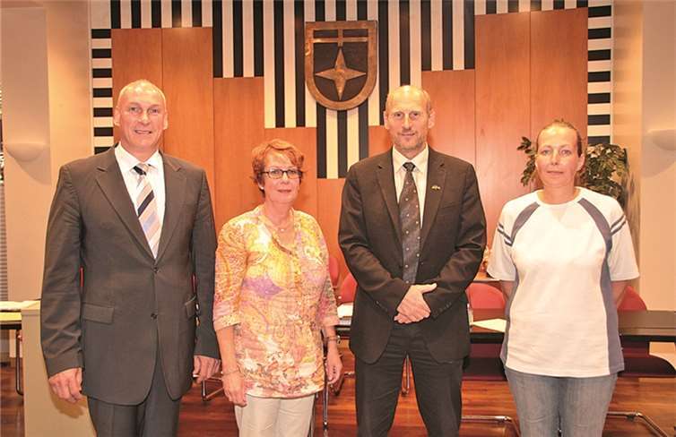 Bei der Sitzung traf sich der Bürgermeister mit den neu gewählten Vertretern: Bürgermeister Fred Pretz, erster Beigeordneter Brigitte Heitmann-Weiß, zweiter Beigeordneter Wilfried Münz, dritte Beigeordnete Carmen Bohlender (v.l.n.r.).
