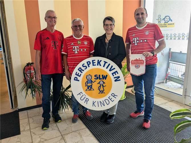 Bei der Spendenübergabe. Foto: privat