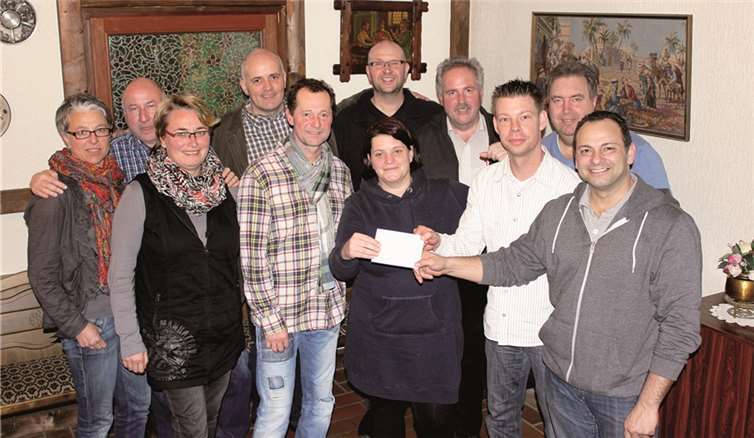 Bei der Spendenübergabe herrschte sichtlich gute Stimmung.privat