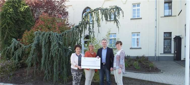 Bei der Spendenübergabe (v.l.): Sigrid Stoffels, Klaudia Racke-Hackenbruch, Michael Stoffels, Melanie Rieß (Caritas Zentrum). Caritas Zentrum, Mendig
