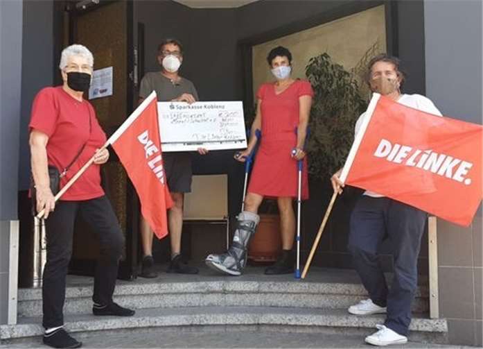 Bei der Spendenübergabe (v.l.n.r.): Ursula Rosenbaum, Jürgen Michel, Annette Vollmar, Jens Wyrwa. Foto: privat