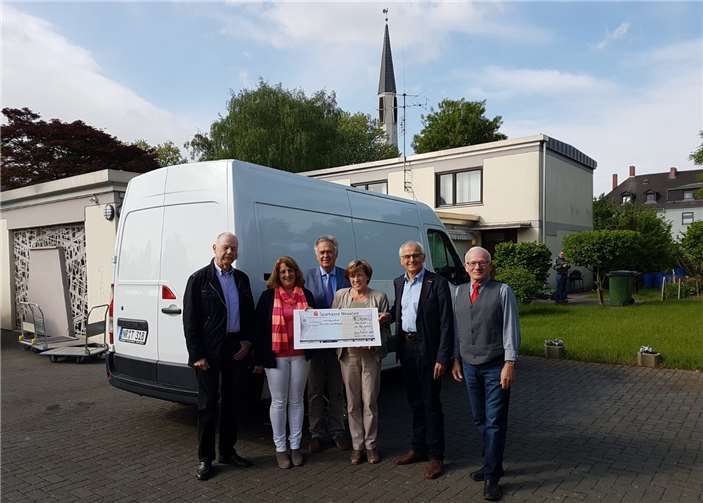 Bei der Tafel Neuwied freut man sich über das neue Kühlfahrzeug, dessen Anschaffung durch Spenden ermöglicht wurde. Foto: privat