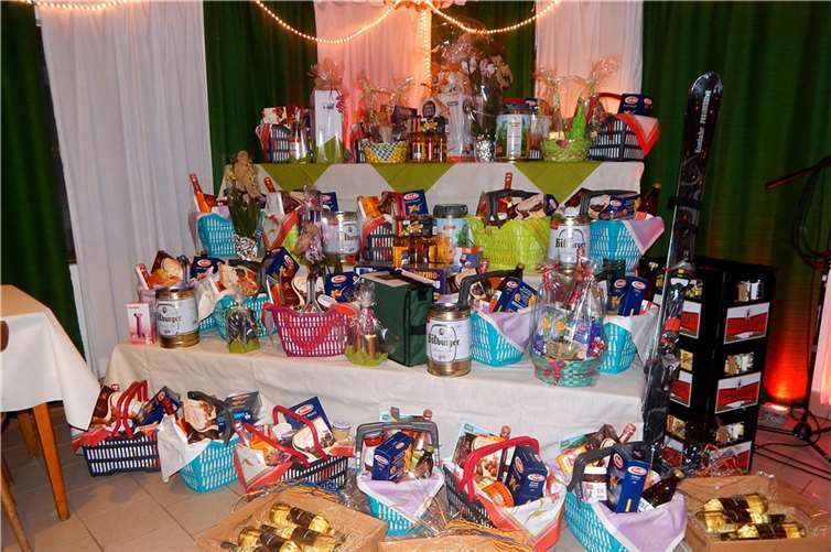 Bei der Tombola gab es zahlreiche große und kleiner Preise zu gewinnen.