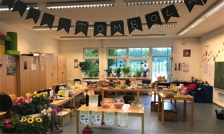 Bei der Tombola mit attraktiven Preisen gewann jedes Los.Foto: privat