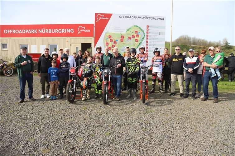 Bei der Übergabe der drei Trial-Motorräder. Quelle: AAC Bad Neuenahr