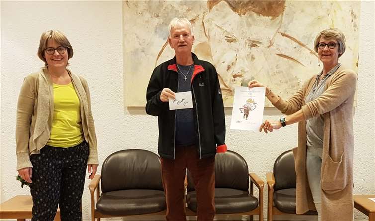 Bei der Übergabe der gespendeten 350 Euro.Foto: privat