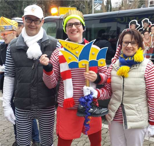 Bei der Übergabe des Wanderpokals „Fit for Fastelovend“.