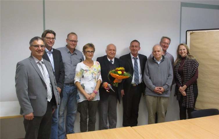 Bei der Verabschiedung; v.li. Wilhelm Anheier, AOK Rheinland-Pfalz/Saarland; Marco Klaes, IKK Südwest – Bezirksdirektion Koblenz; Dr. Axel Rott, Beauftragter für den Landkreis Mayen-Koblenz; Wibke Weber, Mitarbeiterin der Geschäftsstelle; Hans-Werner Donath, scheidender Geschäftsführer; Reiner Rettweiler, vdek – Landesvertretung Rheinland-Pfalz; Dr. Reinhard Steinmeyer, Kreisverwaltung Mayen-Koblenz - Abteilung Gesundheit; Dieter Beroleit, BKK evm und Dr. Yvonne Weyer, Vertreterin der Zahnärzteschaft.privat