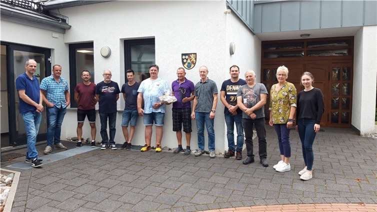 Bei der Verabschiedung von Jakob Krebil. Quelle: Ortsgemeinde Oberdreis