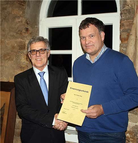 Bei der Vereidigung durch Sinzigs scheiden Bürgermeister Wolfgang Kroeger. RÜ