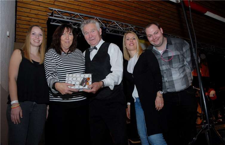 Bei der Verlosung gab es viele interessante Preise zu gewinnen,die von Harald Wendt überreicht wurden.