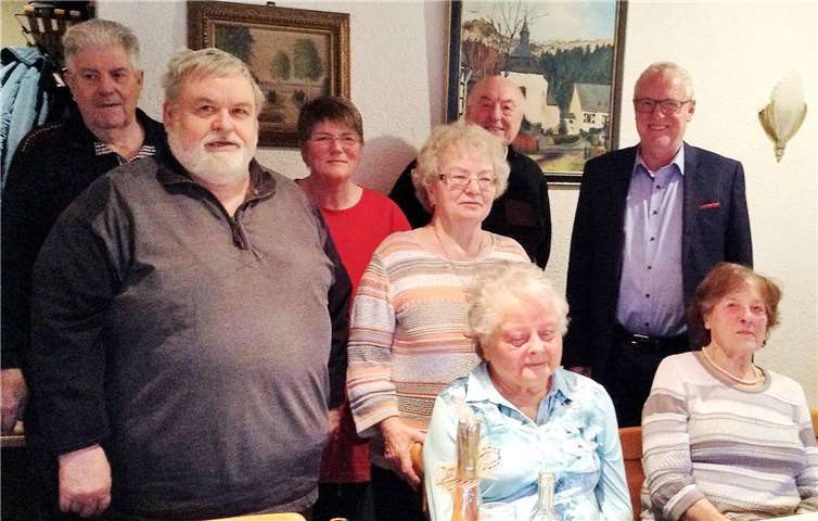 Bei der Versammlung des AWO-Ortsvereins Niederbieber-Segendorf-Torney wurden einige Ehrungen für langjährige Mitgliedschaften vorgenommen. Foto: privat