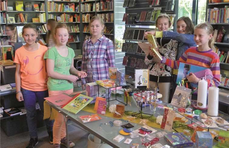 Bei der Vielfalt in der Buchhandlung gab es viel zu entdecken.