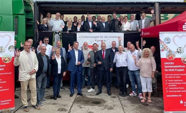 Bei der Vorstellung des „Inklusionswagens für den Koblenzer Karneval“.Quellen: KG Rheinfreunde