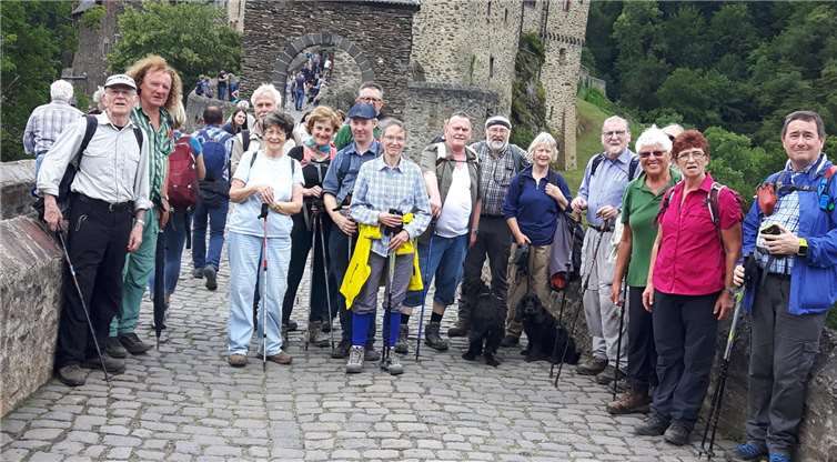 Bei der Wanderung erfuhren die Wanderer auch viele Details zur Geschichte des Ortes. Foto: privat