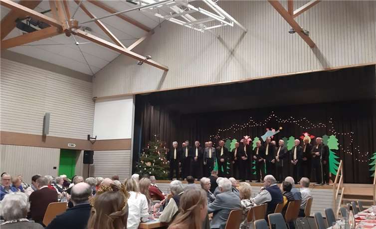 Bei der Weihnachtsfeier des MGV Cäcilia 1920 Löf durften Gesangsauftritte natürlich nicht fehlen.Fotos: privat