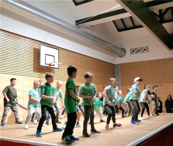 Bei der Weihnachtsfeier konnten sie das Gelernte dann ihren Gästen präsentieren.