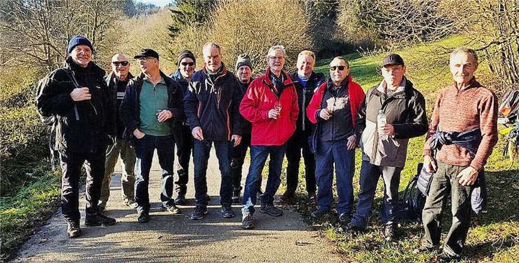 12,1 Kilometer durch die schöne Eifel Bei der Winterwanderung der HSC-Sportsenioren. Fotos: privat