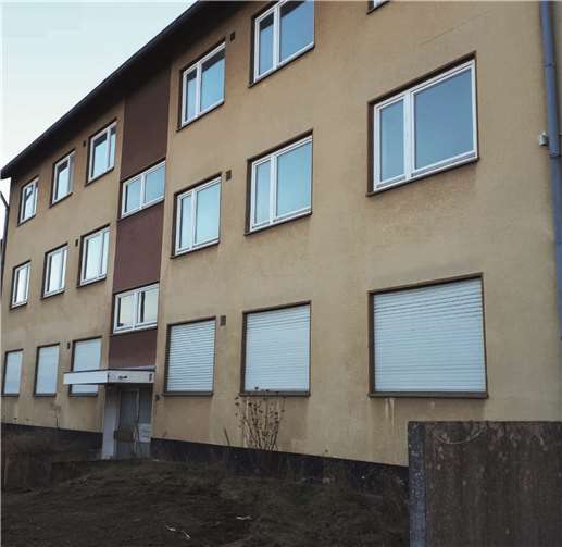 Bei der „Yellowtown“-Siedlung handelt es sich um eine ehemalige Soldatensiedlung, die sich seit einigen Jahren im Privatbesitz befindet.