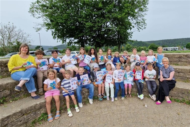 Bei der abschließenden Siegerehrung wurden die verdienten Sieger im Kreis der Schulgemeinschaft mit Urkunden und Buchgeschenken ausgezeichnet.