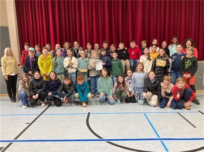 Bei der diesjährigen Ausgabe des Klassenwettbewerbs „Mathematik ohne Grenzen Junior“ konnten gleich zwei Klassen des Gymnasiums Calvarienberg jubeln.  Foto: Christina Amornvuttkul