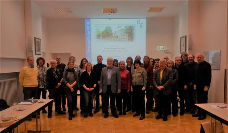 Bei der ersten Fortbildung im Jahr 2018 waren die Ahrtal-Gästeführer zu Gast in der Dr. von Ehrenwall’schen Klinik, hier mit dem Geschäftsführer, Dr. Christoph Smolenski (Bildmitte). Ahrtal-Gästeführer