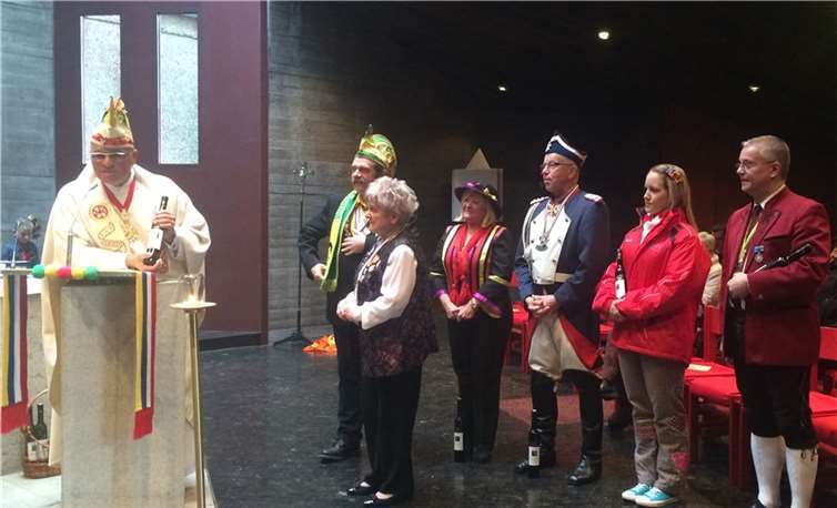 Bei der ersten Karnevalsmesse gab es zum Abschluss noch eine Ordensverleihung. privat