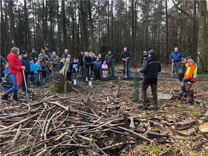 Bei der gemeinsamen Pflanzaktion. Foto: privat