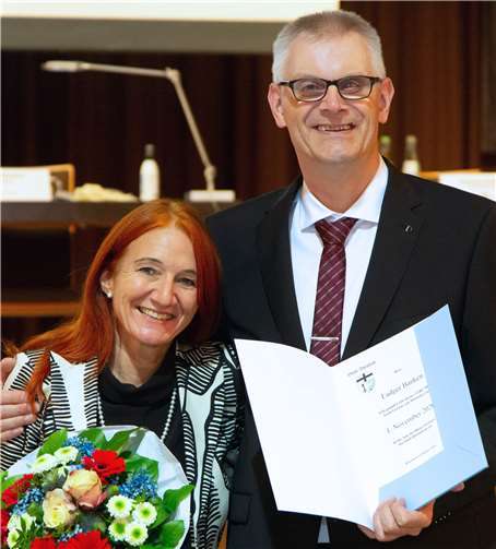 Bei der konstituierenden Sitzung des Rheinbacher Stadtrates wurde Bürgermeister Ludger Banken vereidigt und in sein Amt eingeführt. Darüber freute sich auch seine Lebensgefährtin Katrin Lewit.