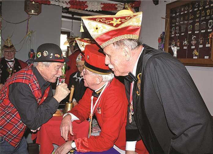 Bei diesem Klüngel mit dem Ex-Bürgermeister und Ex-KG-Vorsitzenden Edgar Neustein strahlte der Verteidiger.