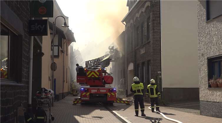 Bei einem Brand eines Wohnhauses in Mendig kam ein 67-jähriger Mann ums Leben. Fotos: WinklerTV