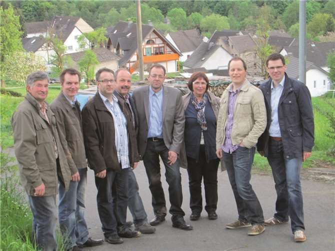 Bei einem Ortstermin in Kausen konnten sich die Christdemokraten von dem dringend gebotenen Handlungsbedarf überzeugen.privat