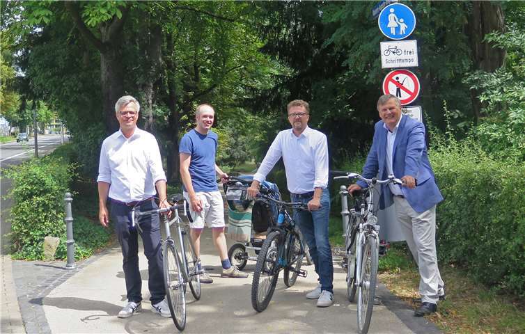 Bei einem Ortstermin machten sich Mitglieder von Ratsfraktion und Kreisverband der Koblenzer Grünen ein Bild von der Situation der Radwege. Foto: privat