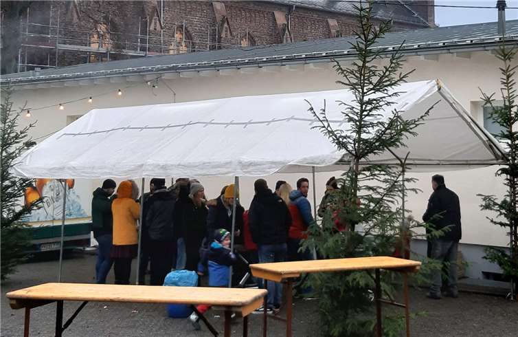 Klein, fein und besinnlich Bei einem Regenschauer wurde einfach näher zusammengerückt.Fotos: NC