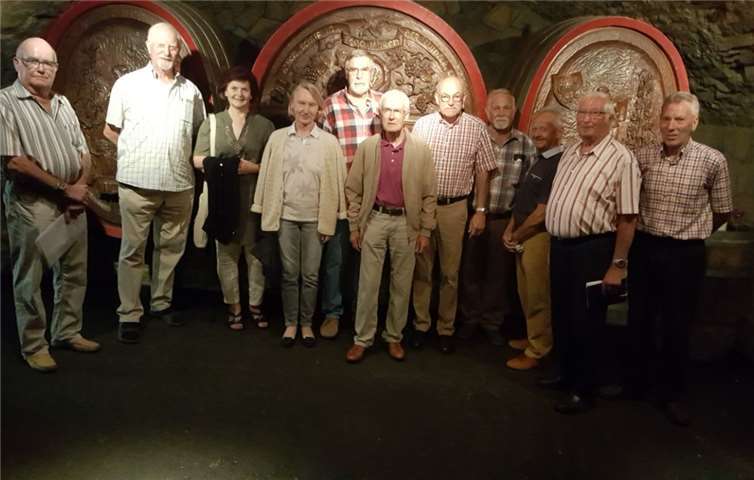 Bei einem Rundgang durch die Kellergewölbe haben die Senioren viele neue Eindrücke gewonnen.Privat