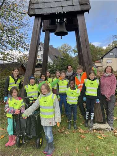 Bei einem Umweltprojekttag beschäftigten sich Kinder der Gemeinde Steimel mit dem Thema „Müll in der Landschaft“. Foto: privat