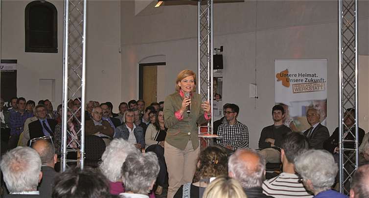 Bei einem ausgedehnten Besuch im Landkreis Cochem-Zell machte CDU-Landeschefin Julia Klöckner, auf Einladung von MdL Anke Beilstein, auch auf dem Cochemer Klosterberg zu einem Bürgerforum ihre geschätzte Aufwartung. TE