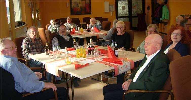 Bei einem gemeinsamen Essen wurde interessante Gespräch geführt. privat