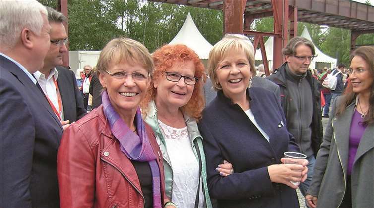 Bei einem gemeinsamen Gespräch mit Hannelore Kaft, Ministerpräsidentin NRW, Edi Glänzer, stellvertretende Vorsitzende der BCE, und Hedi Schenk, Vorsitzende der Bendorfer Gewerkschaftssenioren, entstand das Foto der drei Powerfrauen.  Privat